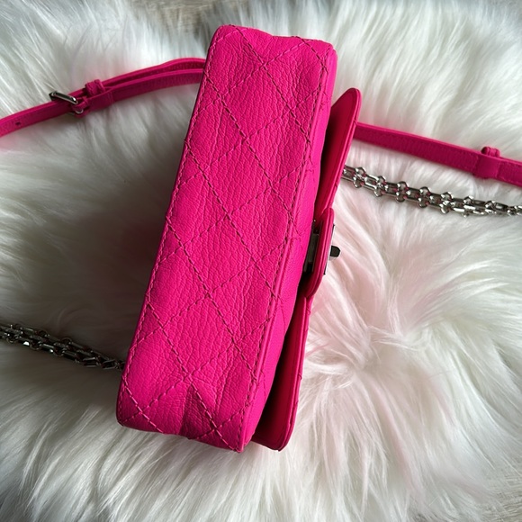 CHANEL Quilted 2.55 Reissue Flap mini Belt Bag Fluorescent Pink - Picture 4 of 11